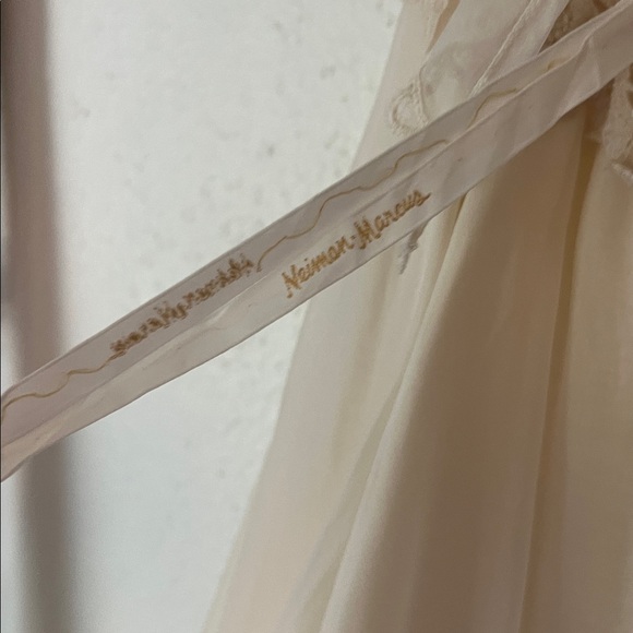 Stunning Vintage High Neck Floral Lace Ivory Wedding Dress XS with Veil - Picture 12 of 16